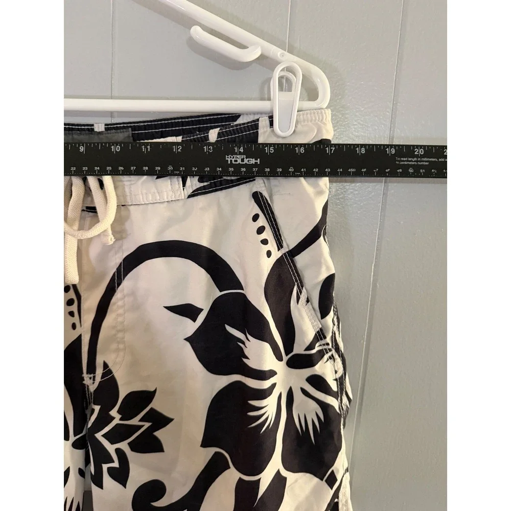 Old Navy Board Shorts Mens 32 Floral Hibiscus Black White Swim Trunks EUC